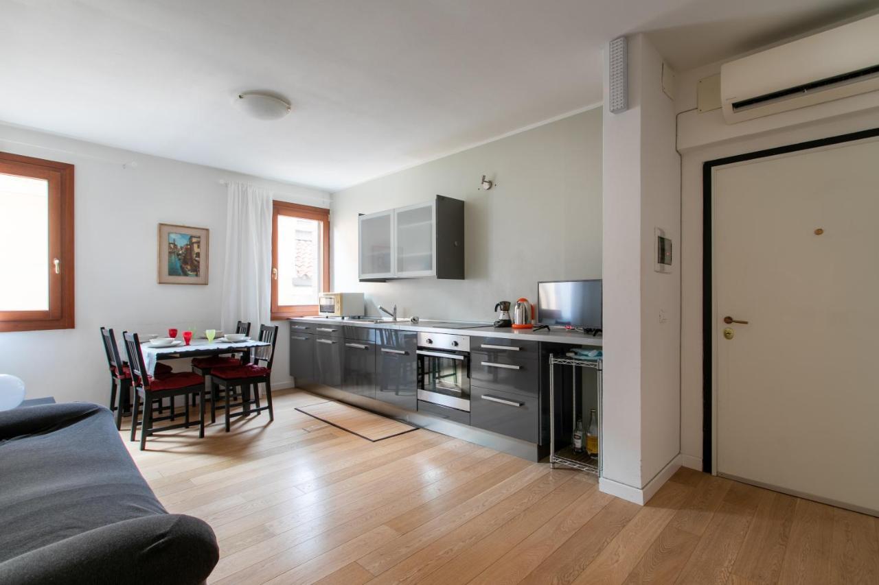 Venice Lance With Lift, 2 Minutes Walk From The Train Station Exterior foto