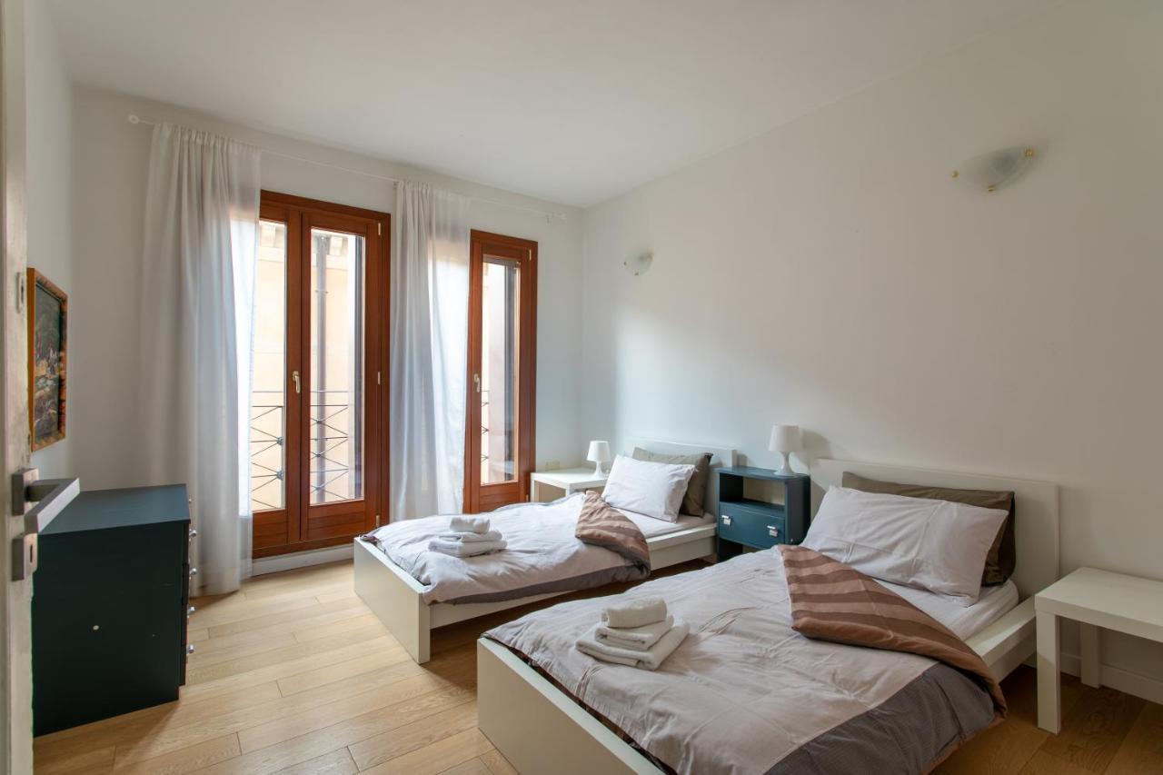 Venice Lance With Lift, 2 Minutes Walk From The Train Station Exterior foto